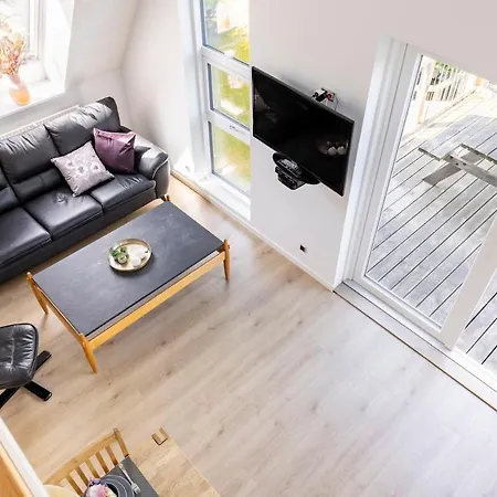 10 Min Walk From Center Holiday home