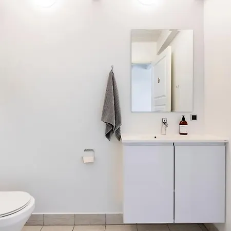 10 Min Walk From Center Holiday home